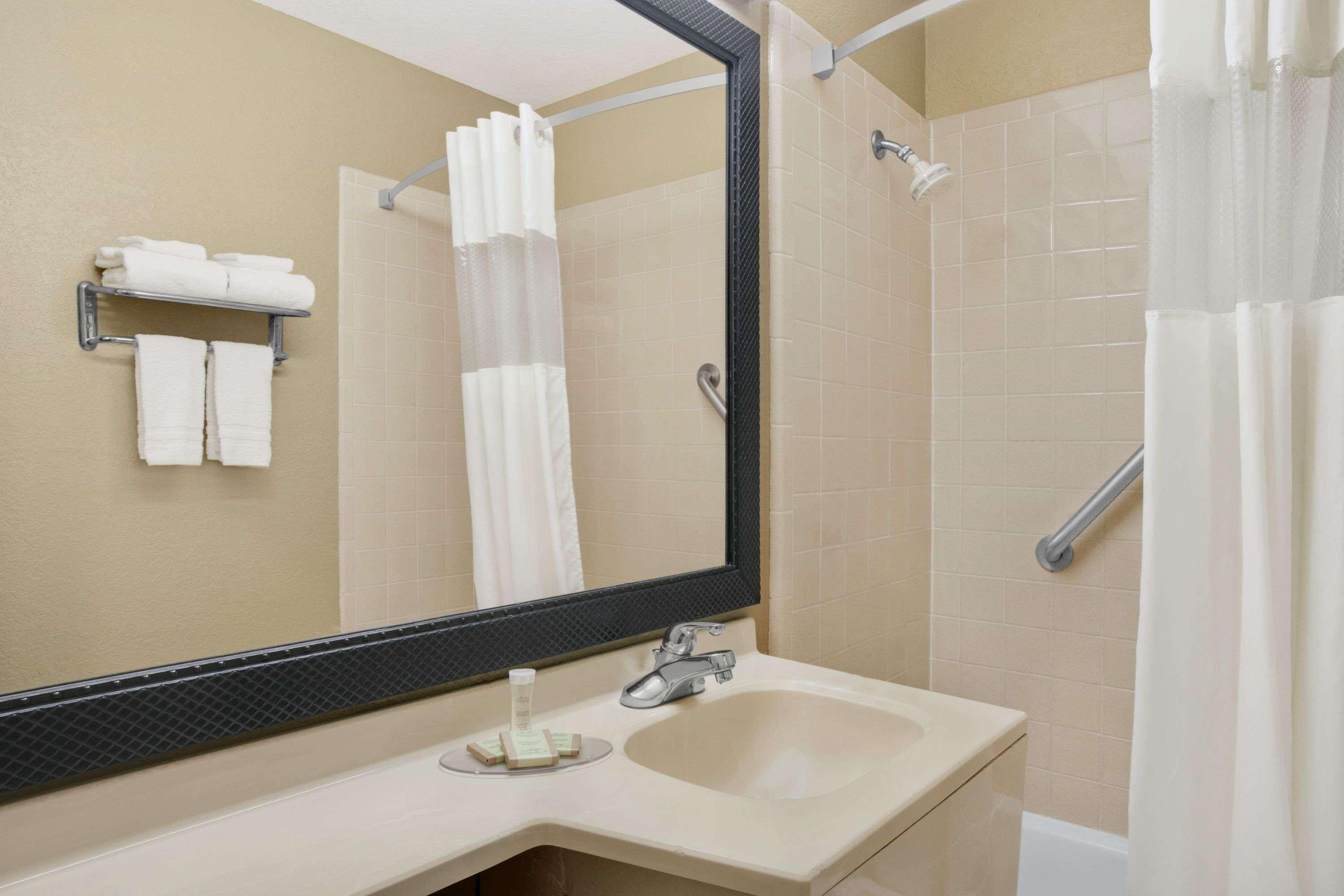 Super 8 By Wyndham Belleville St. Louis Area Экстерьер фото