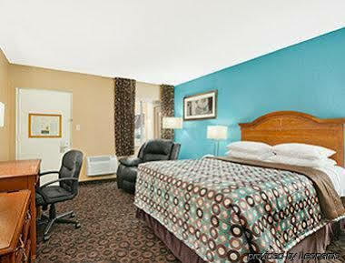 Super 8 By Wyndham Belleville St. Louis Area Экстерьер фото
