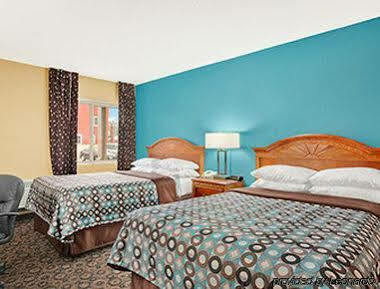 Super 8 By Wyndham Belleville St. Louis Area Экстерьер фото